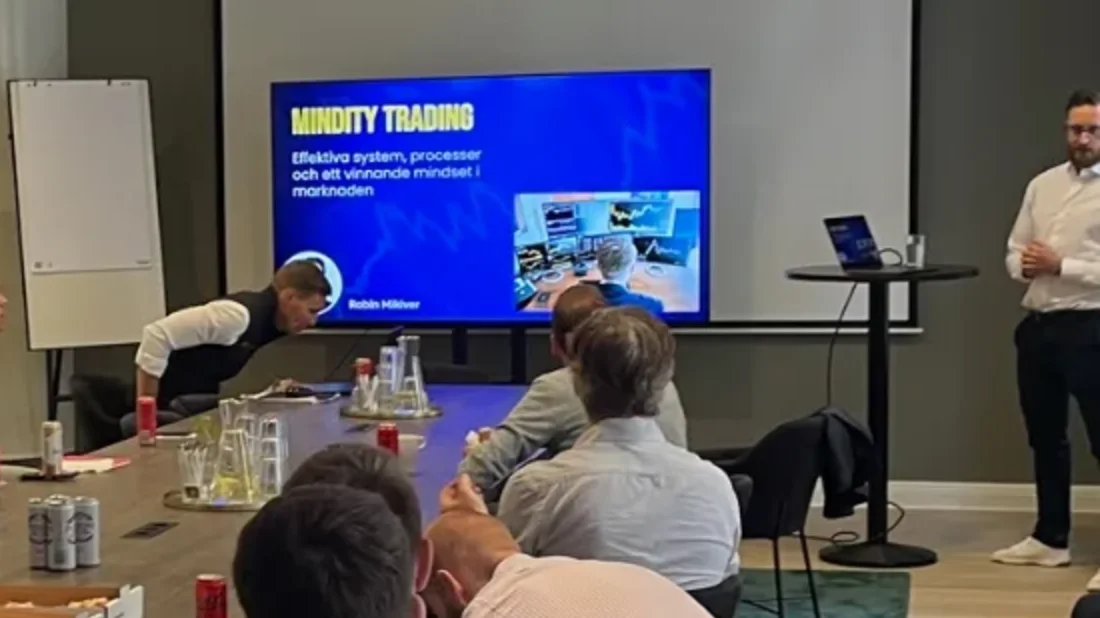 Robin Mikiver föreläser på ett Tradingsnack-seminarium